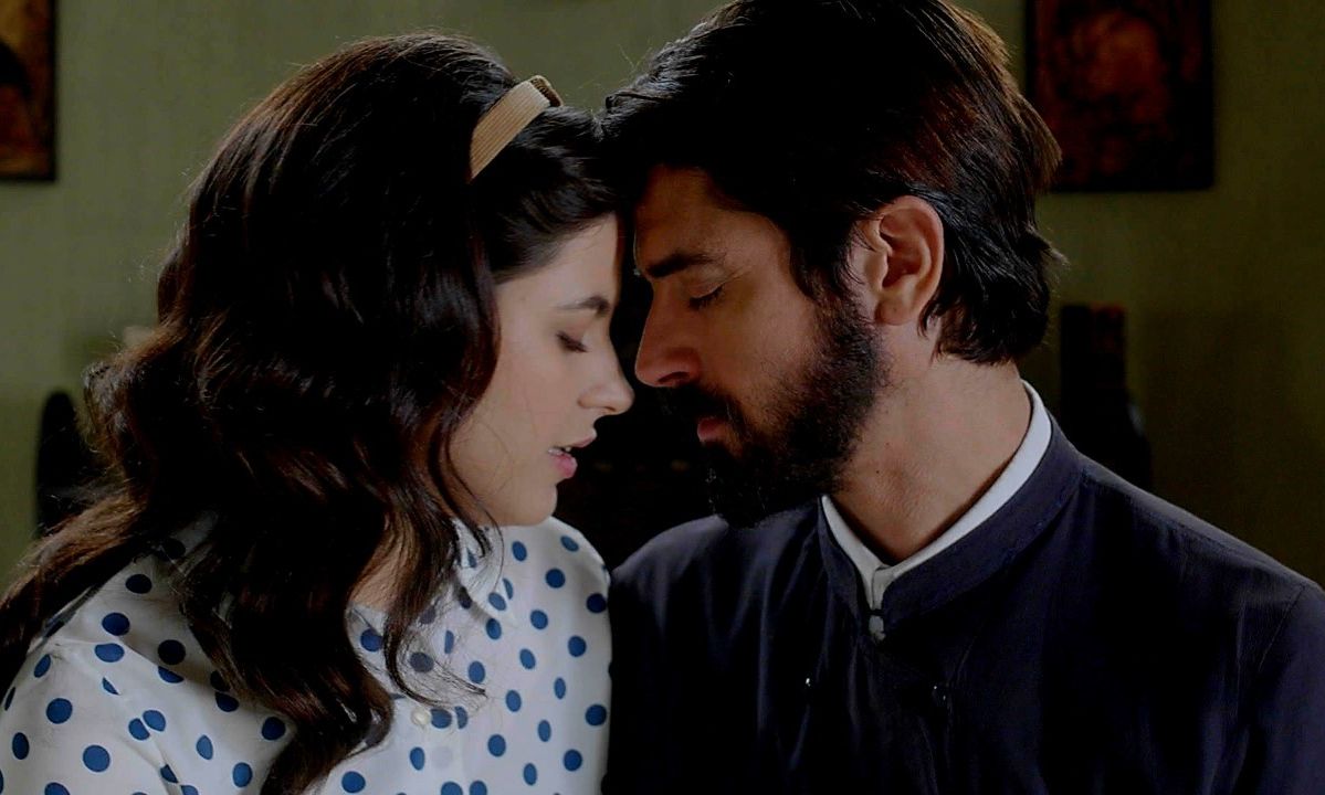 Άγιος Έρωτας–Χ: Έξαλλος ο πατέρας Νικόλαος με την Χλόη - «Κρατάει ακόμα μούτρα»