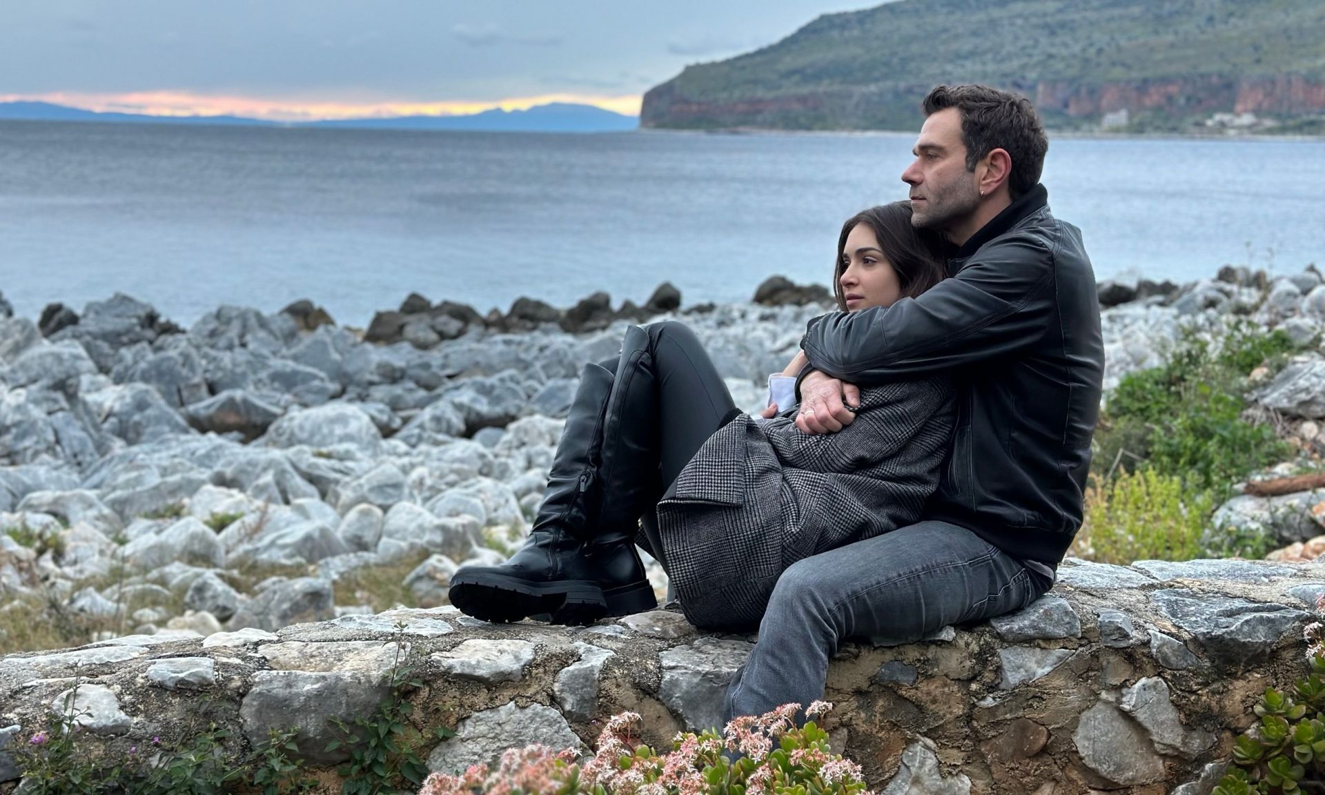 Η Γη της Ελιάς:Φινάλε απόψε για Μάνο και Μαρίνα - Φεύγουν με την Αγγελική τους για την Ιταλία