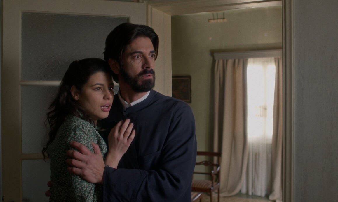 Άγιος Έρωτας: Θα καταφέρει ο Δεσπότης να χωρίσει τον Πατέρα Νικόλαο τελικά από την Χλόη;