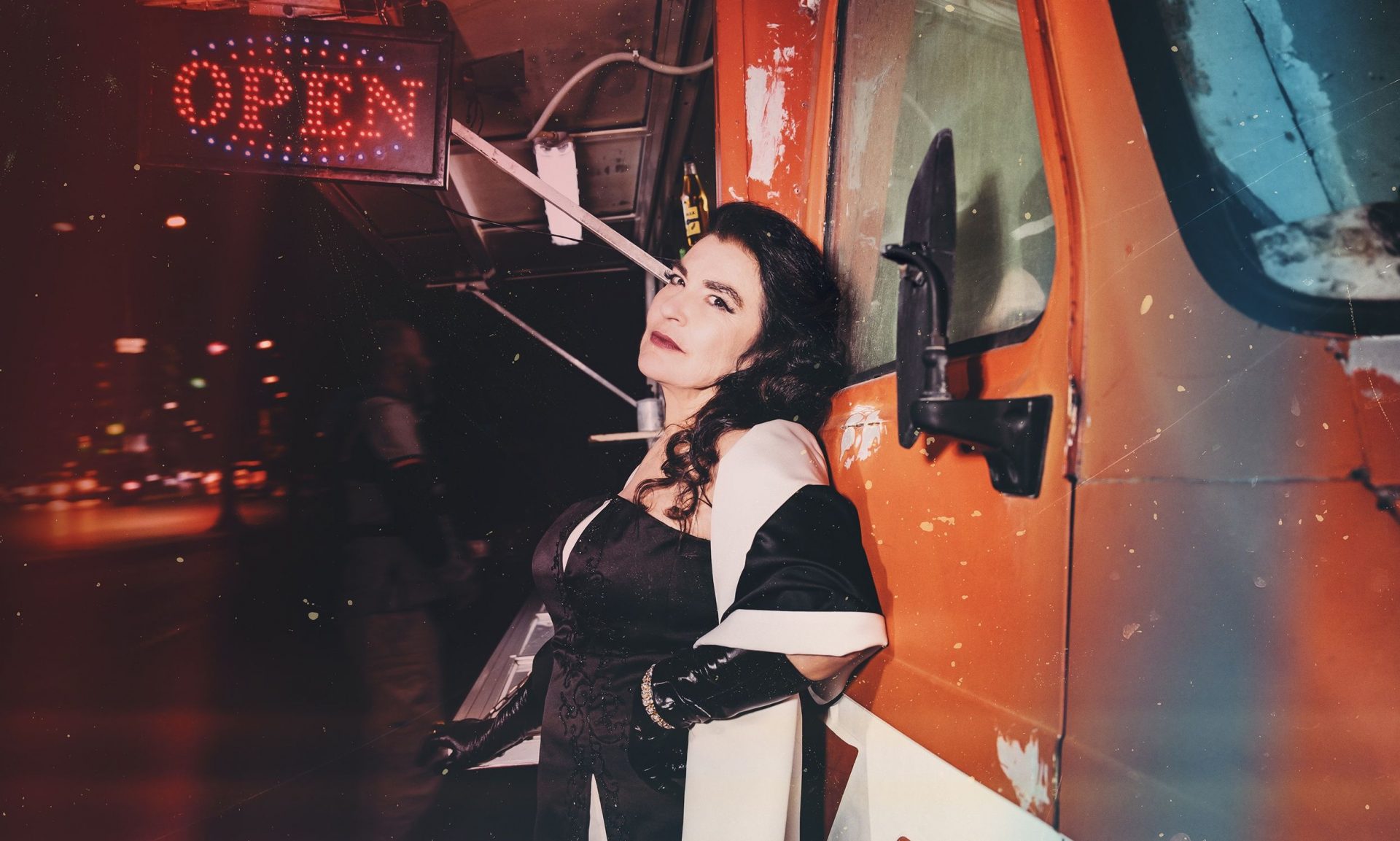 «Ελένη- Η δίκη μιας πόρνης»: Καλοκαιρινή περιοδεία- Στο ρόλο της Ελένης η Λυδία Κονιόρδου