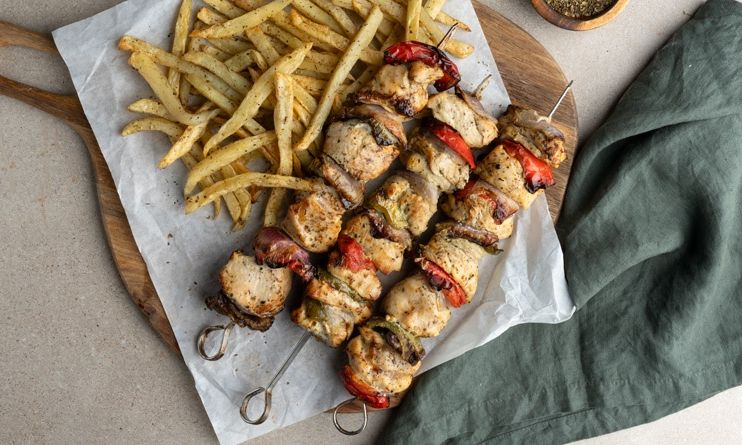 Κοντοσούβλι κοτόπουλο στο air fryer από τον Άκη Πετρετζίκη!