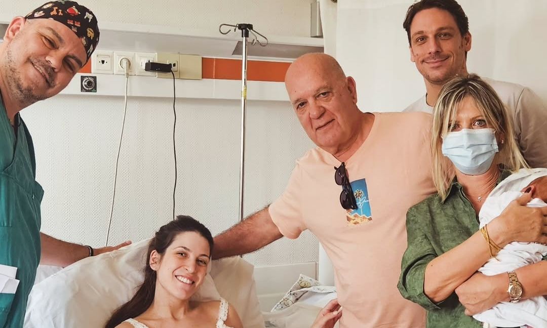 Για πρώτη φορά παππούς έγινε ο Αντώνης Γούναρης - Σε πελάγη ευτυχίας ολόκληρη η οικογένεια