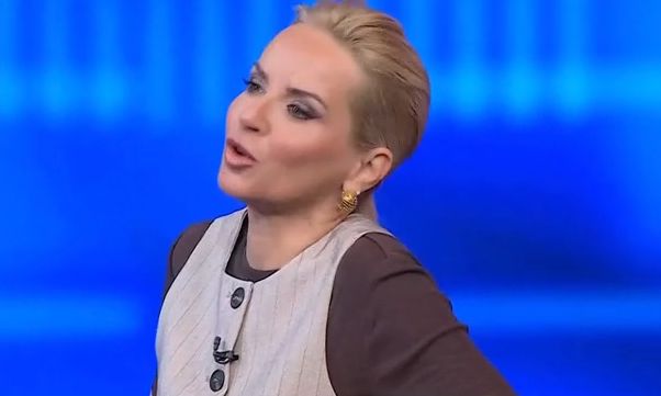 «Γι’ αυτό ξυπνάω στον ύπνο μου» - H Μπεκατώρου μίλησε on air για τον άντρα που βλέπει στα όνειρά της