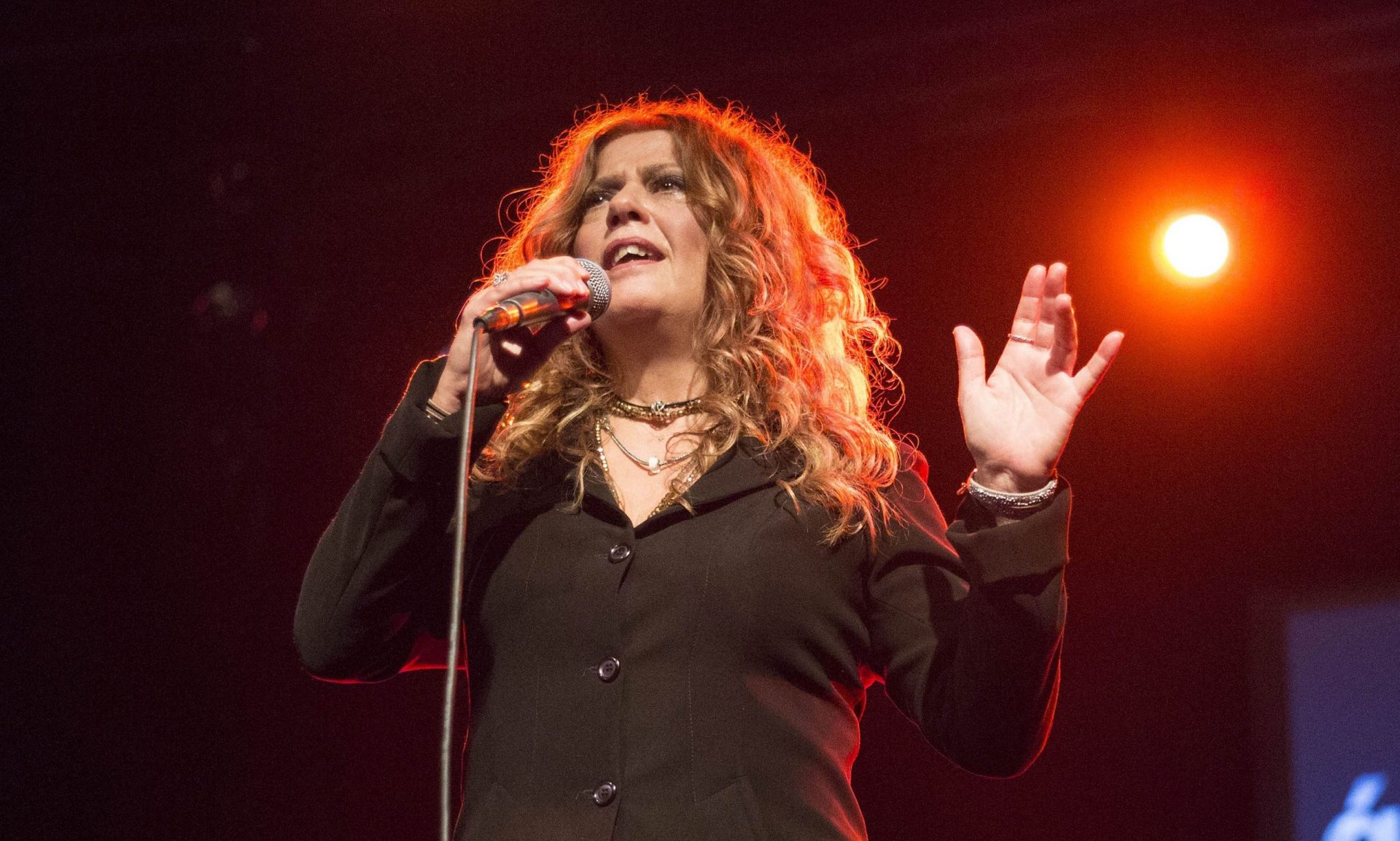 Ελένη Τσαλιγοπούλου: «Το λαϊκό τραγούδι καταπονήθηκε... Οι πίστες και τα μαγαζιά ασέλγησαν πάνω του»