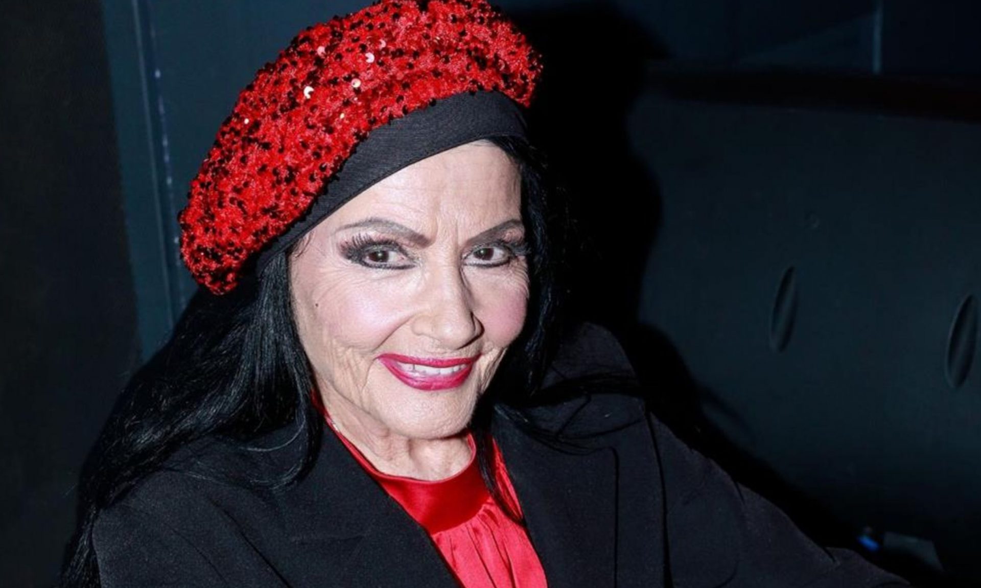 Οι νέες φωτογραφίες της 91χρονης Ζωζώς Σαπουντζάκη σε αναπηρικό αμαξίδιο