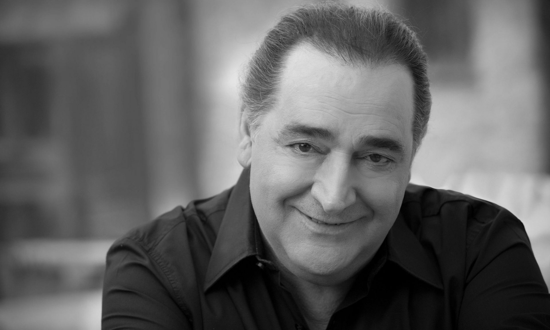 Βασίλης Καρράς: To Βιβλίο Guinness και 5 ακόμα facts που δεν γνωρίζεις για τον σπουδαίο ερμηνευτή