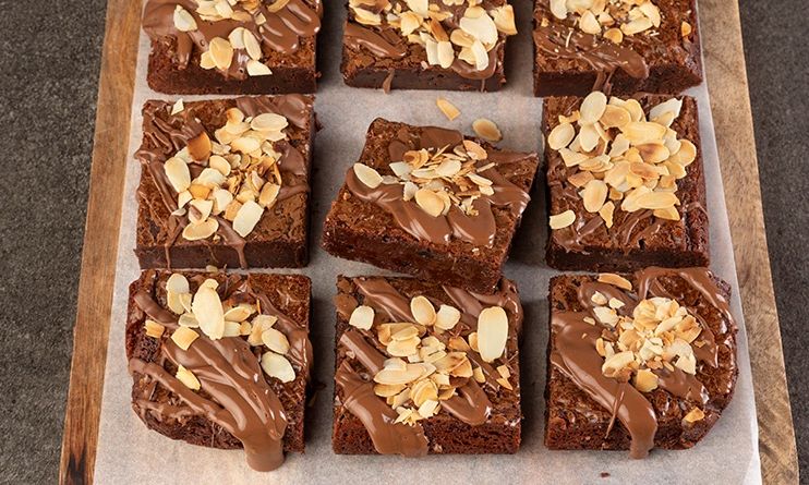 Brownies με σοκολάτα γάλακτος από τον Άκη Πετρετζίκη