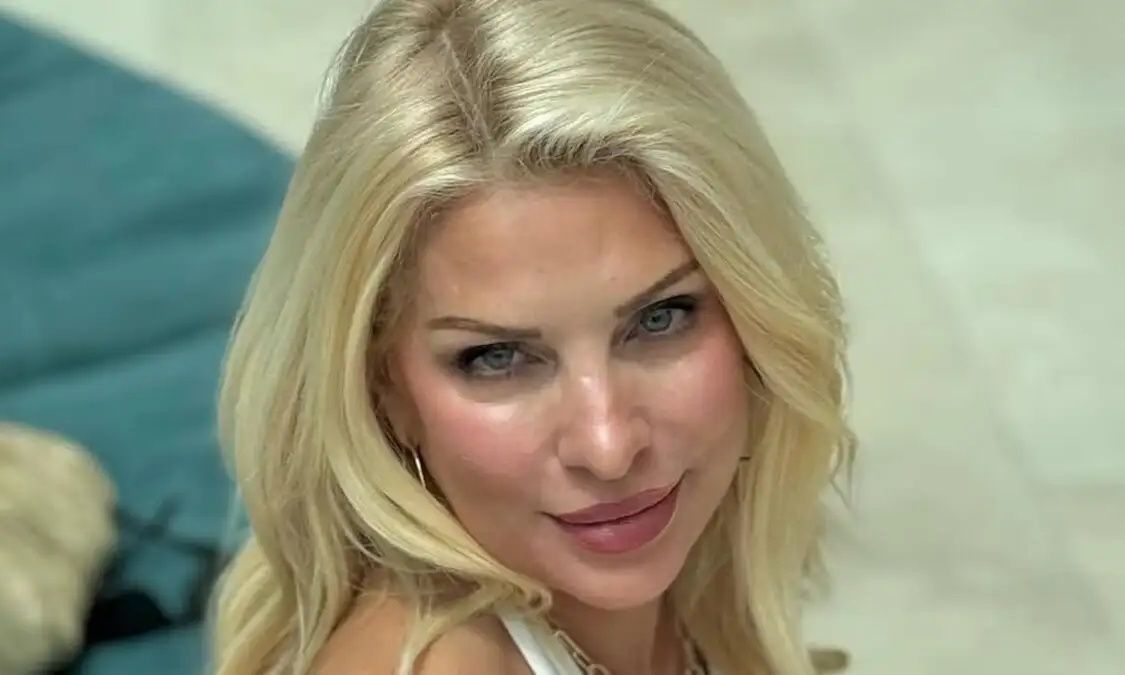 «Αιώνιο κορίτσι μου Χρόνια Πολλά»: Η Μενεγάκη γιορτάζει & οι ευχές από τον κόσμο της TV έπεσαν βροχή