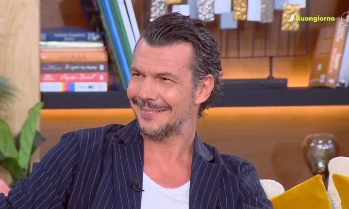 Παπαζήσης: «Συζήτησα με την πρώην σύζυγό μου & τον σύντροφό της να μείνω απέναντί τους για το παιδί»