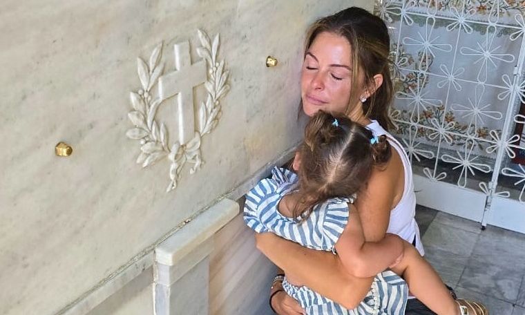 Μαρία Μενούνος - Το προσκύνημα & το θαύμα: «Ναι, άκουσα ξανά και σχεδόν ασταμάτητα τον Άγιο»