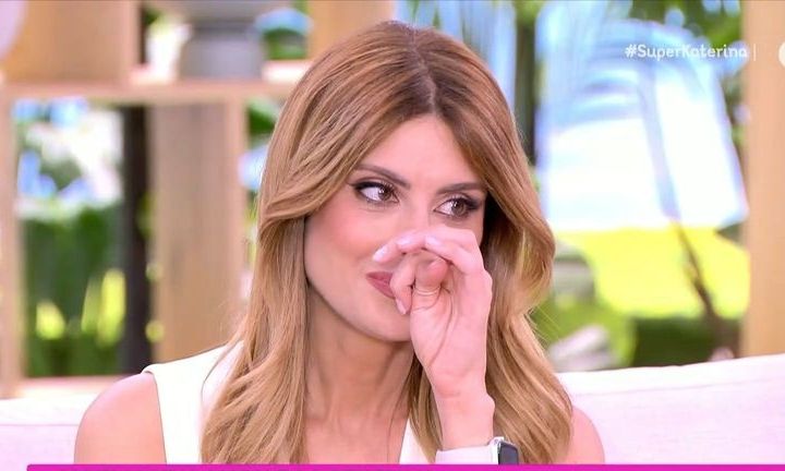 Σαλαγκούδη: Κατέρρευσε on air - «Με συγχωρείτε! Παιδιά, ένα χαρτομάντηλο!»