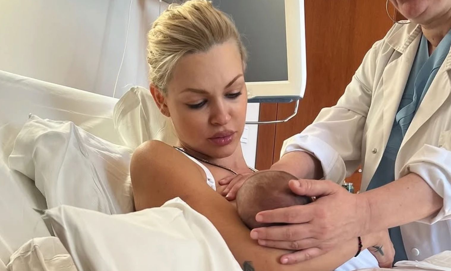 Κάβουρα: Τα αδημοσίευτα καρέ από τον τοκετό & οι δημόσιες ευχές για τα πρώτα γενέθλια της κόρης της