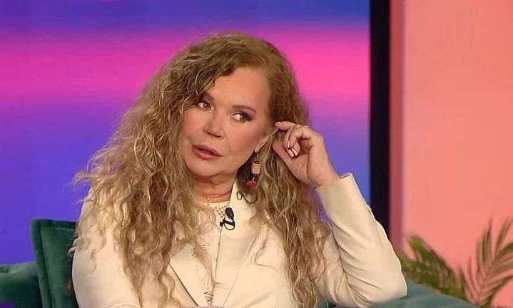 Συγκινεί η Ελένη Δήμου: «Όταν τραγουδώ, τους νιώθω όλους δίπλα μου…» - Η στήριξη στην Klavdia