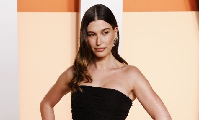 Έτσι έγινε η συμφωνία-μαμούθ για την εταιρία της Χέιλι Μπίμπερ έναντι 1 δις δολαρίων