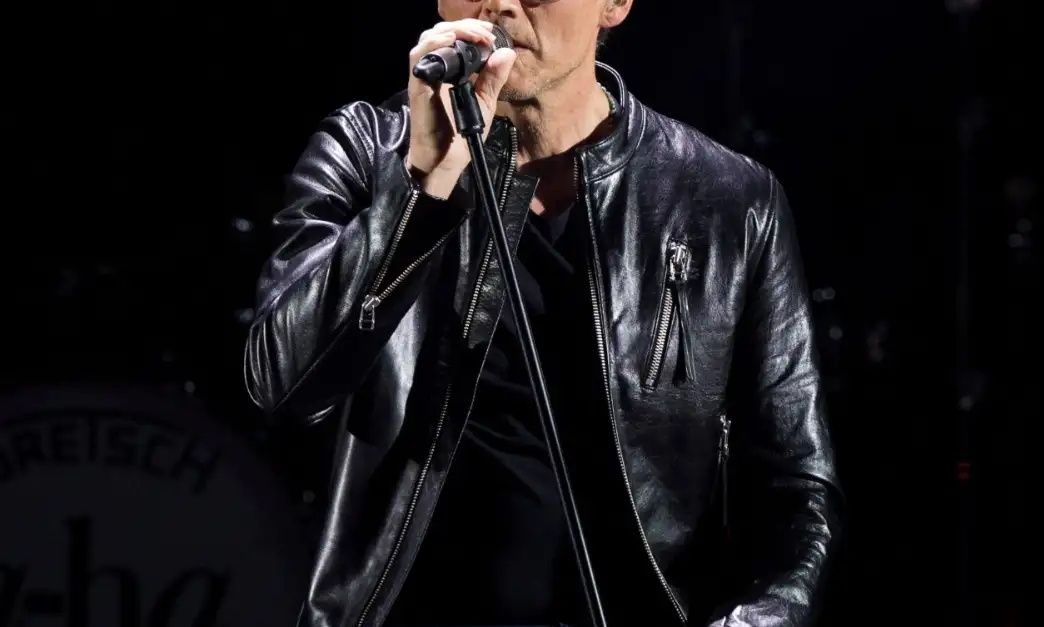 Καθηλώνει γνωστός τραγουδιστής με τη διάγνωση: «Κάνω ό,τι μπορώ για να εμποδίσω το σώμα μου να...»