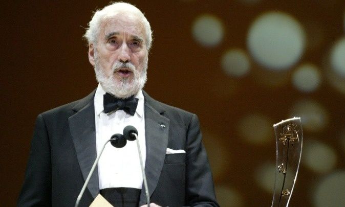 Κρίστοφερ Λι: Ο αγαπημένος Δράκουλας & η μυθιστορηματική ζωή του ως γνήσιος απόγονος του Καρλομάγνου