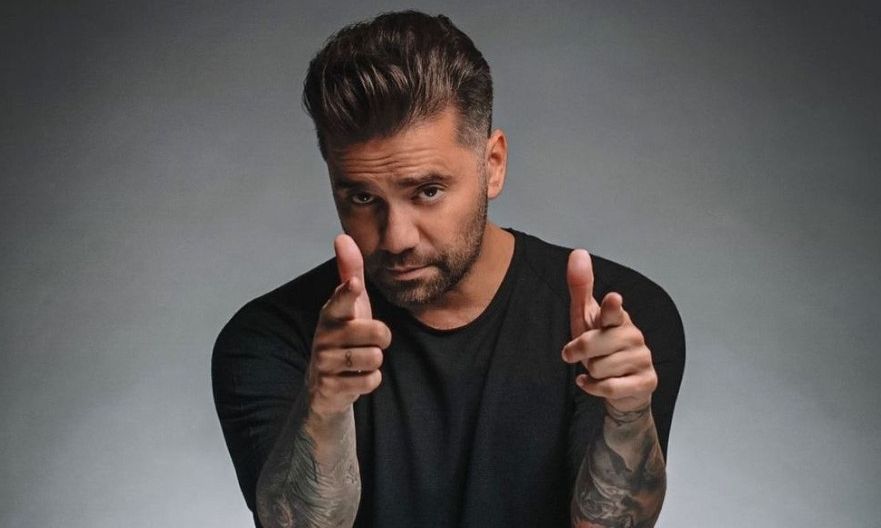 Θοδωρής Μαραντίνης: Γενέθλια για τον frontman των Onirama – Ο έρωτας και η δικαστική διαμάχη