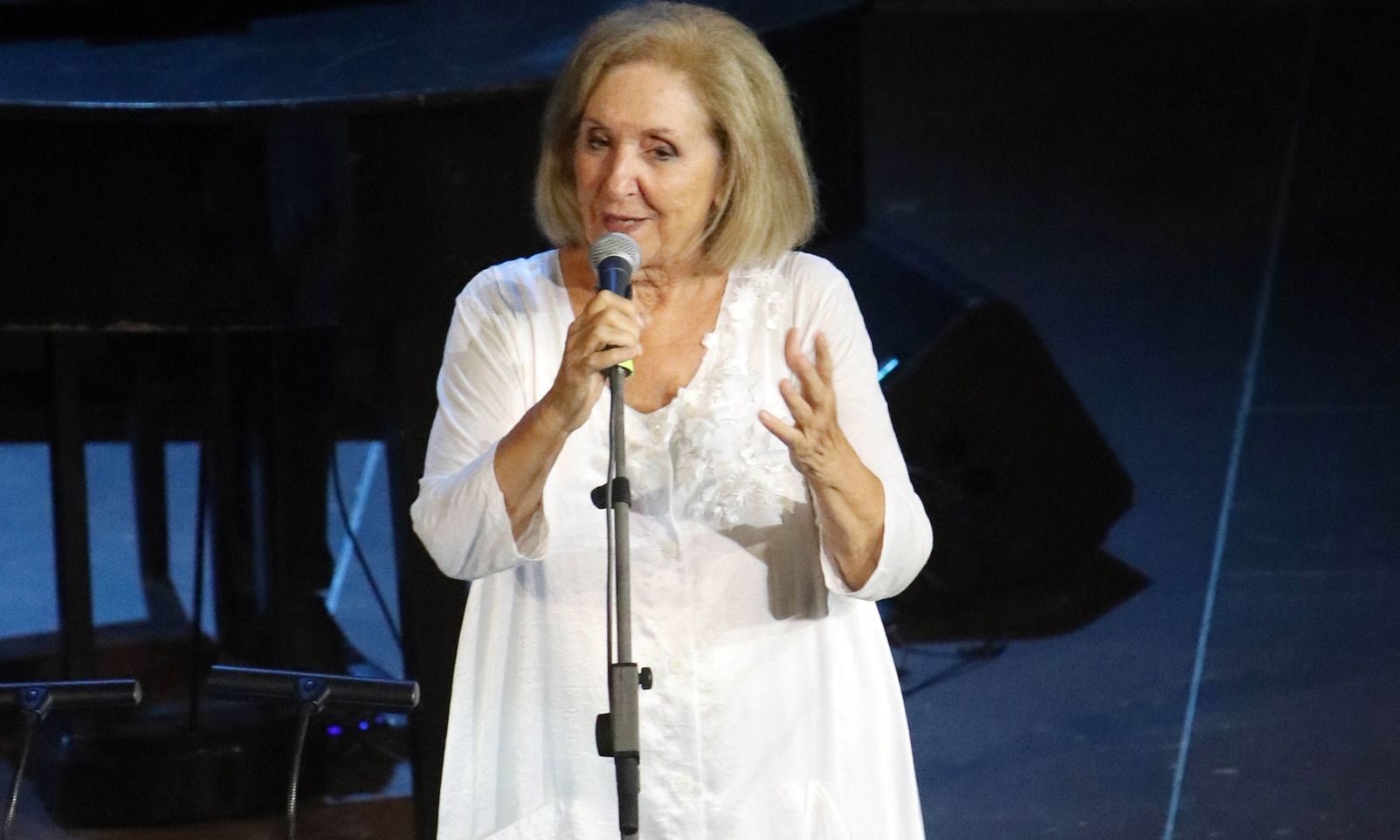 Κάρμεν Ρουγγέρη: «Το θέατρο λειτούργησε σαν βάλσαμο όταν έχασα τον άντρα μου»