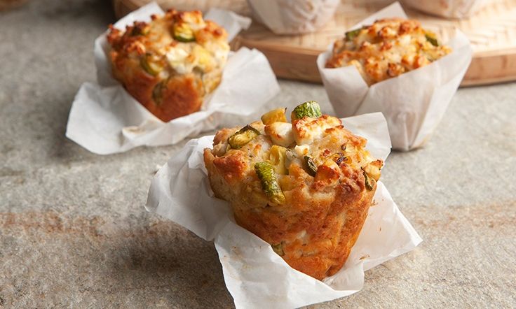 Αλμυρά muffins με φέτα και κολοκυθάκια