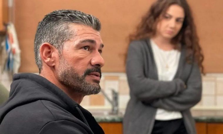 H Γη της Ελιάς: Ο Αποστόλης παρακαλεί την Άννα να τον συγχωρέσει, αλλά εκείνη...