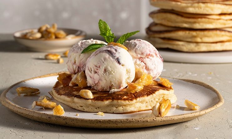 Pancakes με παγωτό και καραμελωμένα αμύγδαλα- Η συνταγή του Άκη που θα σε ξετρελάνει
