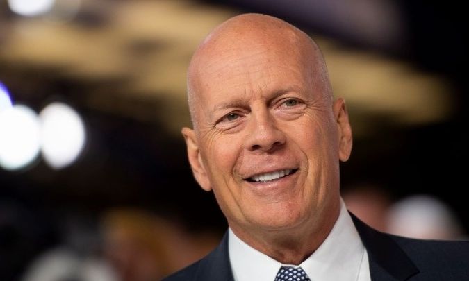 Μπρους Γουίλις: Η σύζυγός του αποκάλυψε πως ο ηθοποιός έκρυβε στο πλατό τα συμπτώματα της ασθένειας