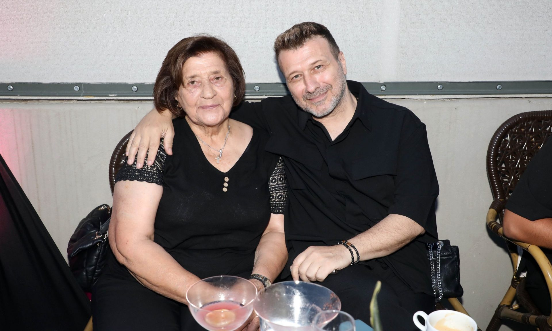 Πλούταρχος: Οι σπάνιες και γεμάτες συγκίνηση φωτό - Αγκαλιά με τη μητέρα του, Κατερίνα Κακοσαίου