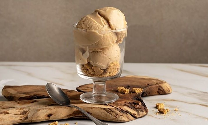 Πρωτεϊνικό παγωτό banoffee με 3 υλικά και χωρίς ζάχαρη, από τον Άκη Πετρετζίκη