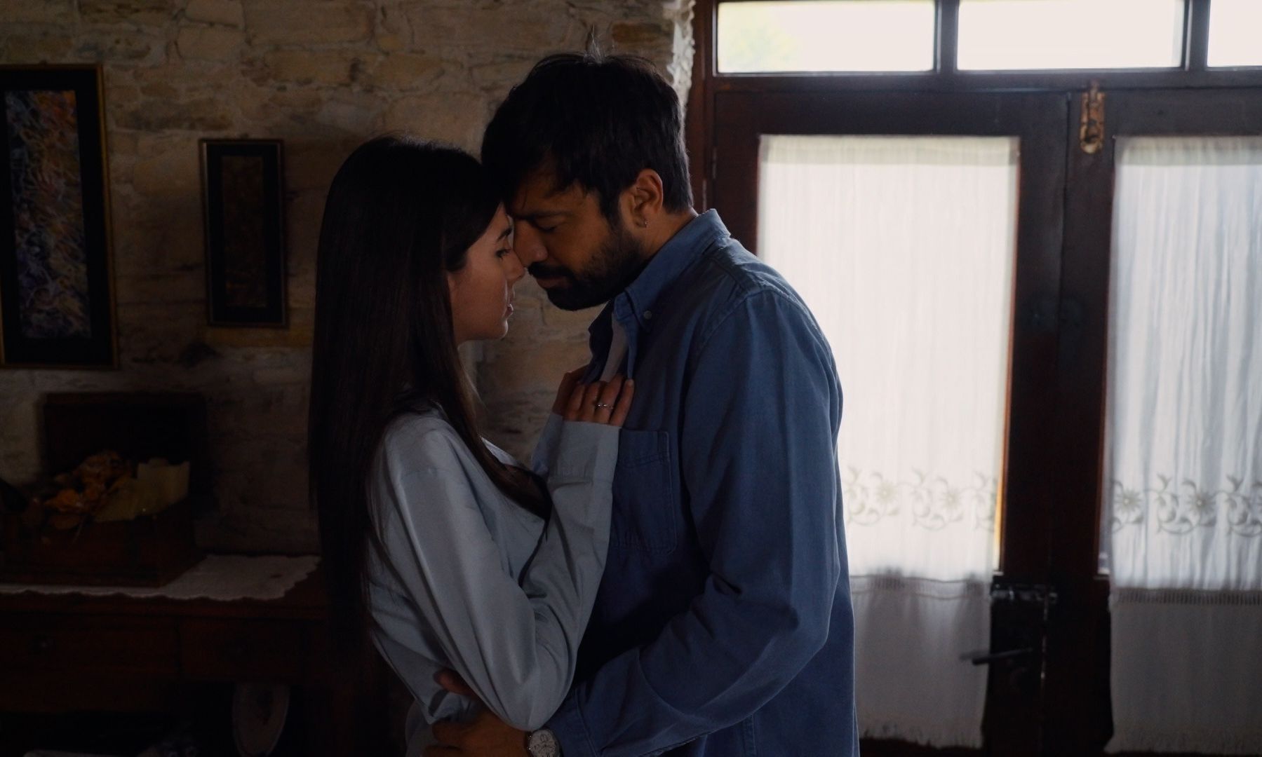 Η γη της ελιάς: Σκάει σκάνδαλο στη Μάνη- Ο Μιλτιάδης πιάνει στα πράσα Βασιλική και Στέφανο