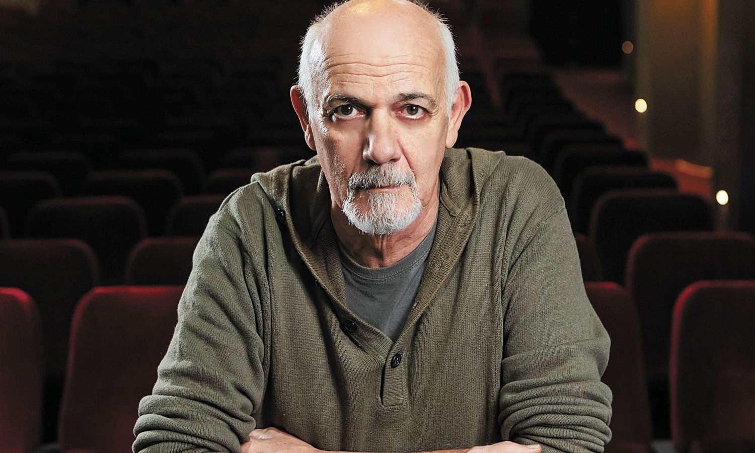 Γιώργος Κιμούλης:  Είναι σαν να κουβαλάς μια βαριά «βαλίτσα», του δύστροπου, του σκληρού, του...