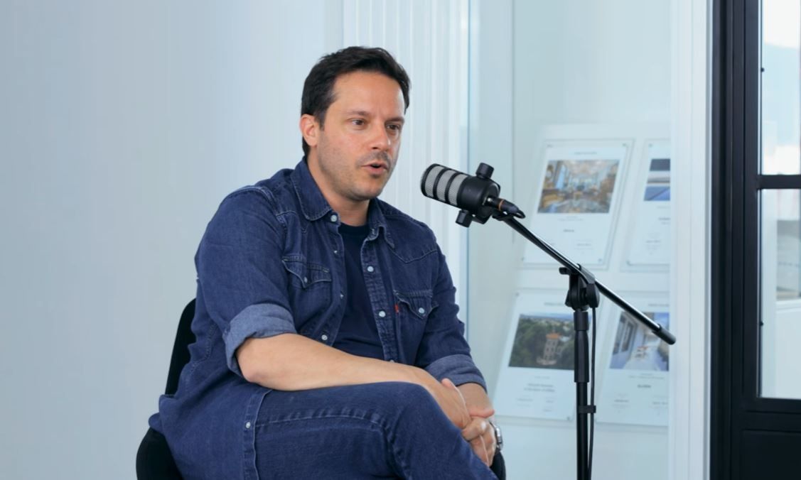 Μακαλιάς: «Ξαφνικά αρχίζω & καταλαβαίνω τι ήρωες ήταν οι γονείς μου! Πώς επιβίωσαν, πώς συνέχισαν;»