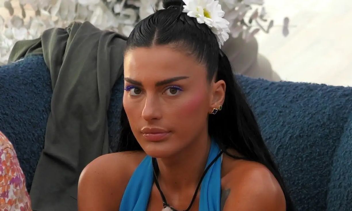 Big Brother – Έξαλλη η Νάνσυ: «Ας κάτσουν να τους φάνε τα σκουλήκια, εγώ είμαι στη σουίτα μου»