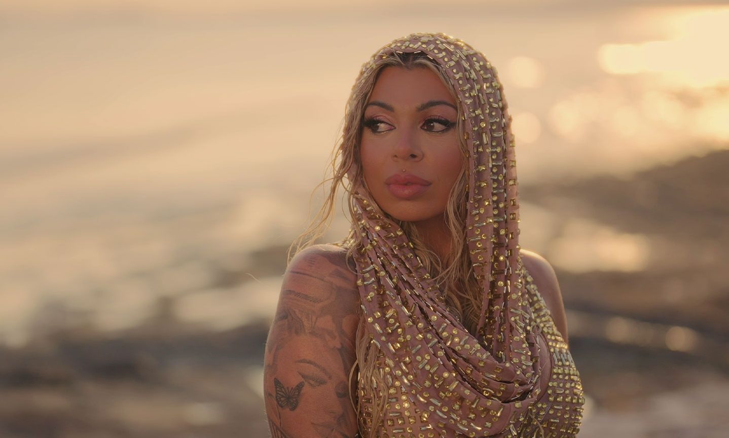 «Εμένα να κοιτάνε αυτά τα μάτια»: Κυκλοφόρησε η νέα επιτυχία της Johanna!