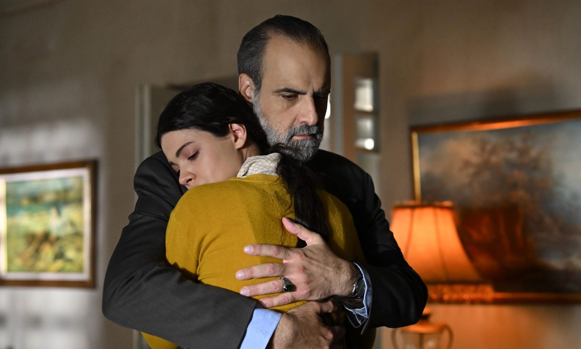 Alpha: Άγιος έρωτας - Η Δώρα λέει στον Μαρκόπουλο ότι δεν είναι κόρη της Καλλιόπης