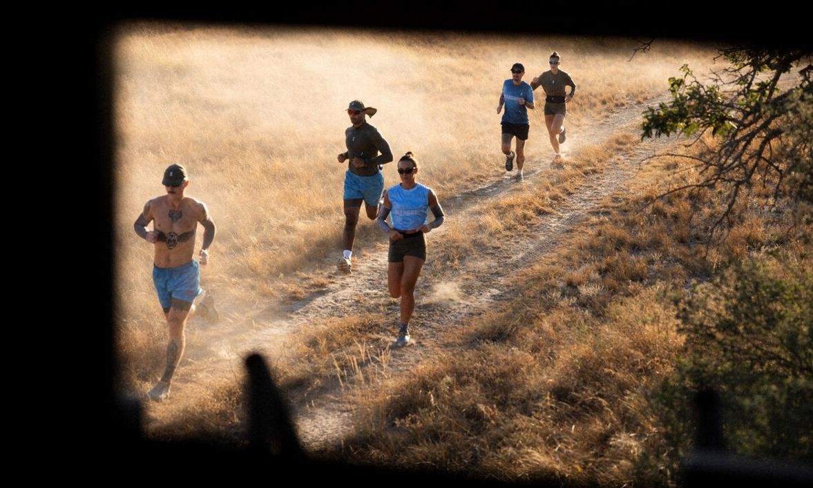 Η στιγμή που το running performance συναντά το streetwear στην «καρδιά» της Αθήνας