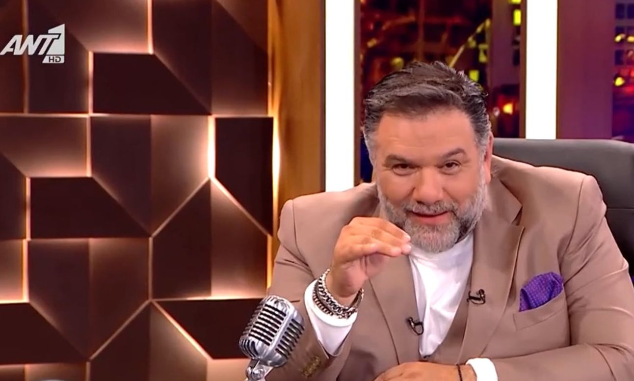 Αρναούτογλου: «Είχα σκεφτεί να αλλάξω επίθετο. Να πάρω της μητέρας μου, Αλεξάκη. Γρηγόρης Αλεξάκης»