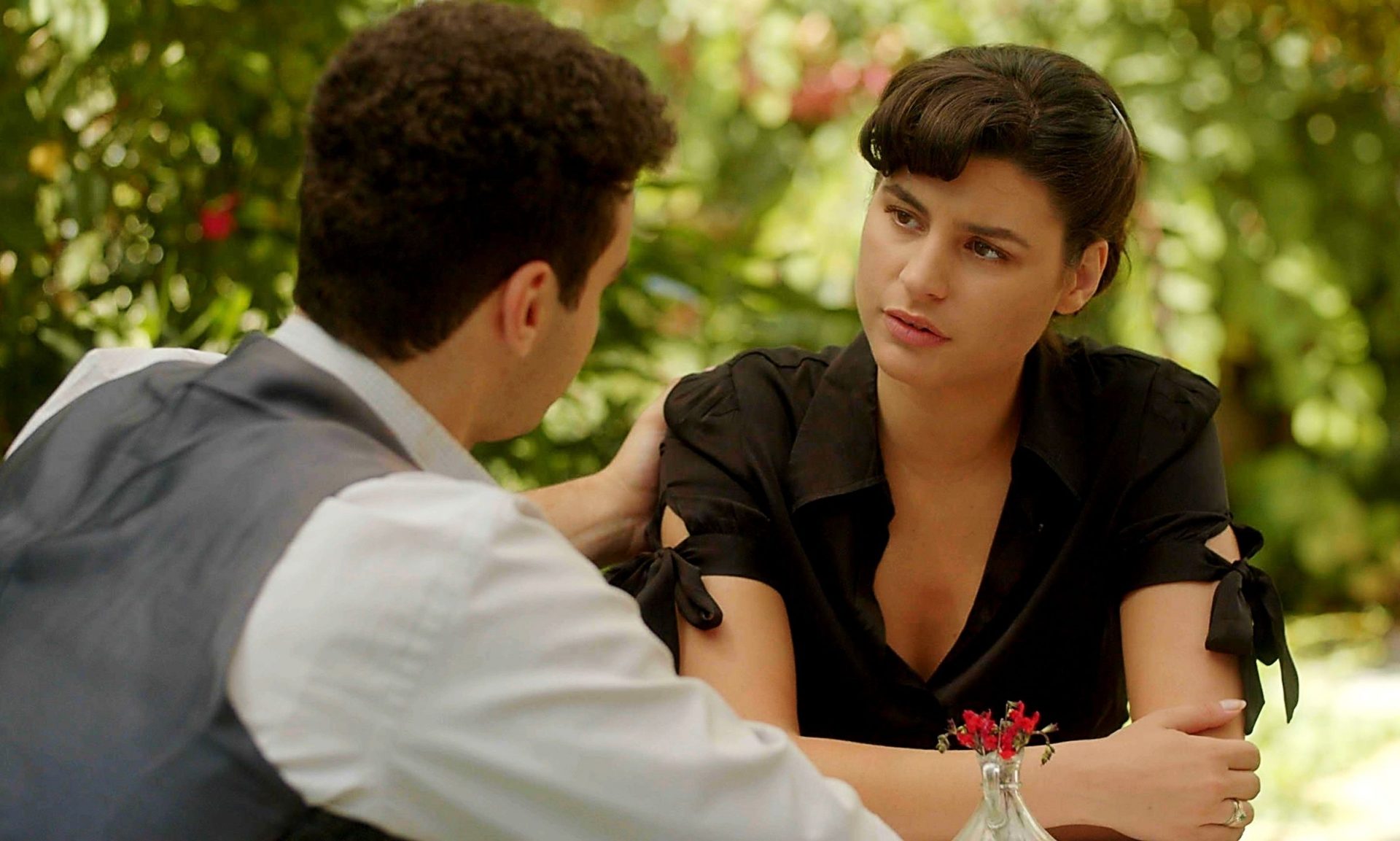 Άγιος Έρωτας: Ο πατήρ Νικόλαος «παγώνει» με αυτό που του ζητούν η Χλόη & ο Αργύρης