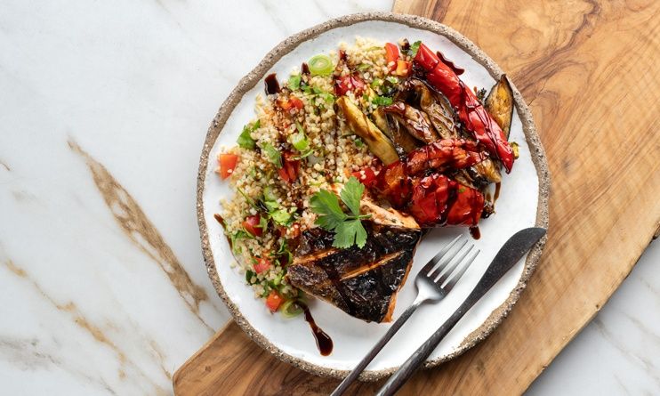 Σολομός με σιρόπι σφενδάμου στο air fryer μέσα σε 10 λεπτά από τον Άκη Πετρετζίκη