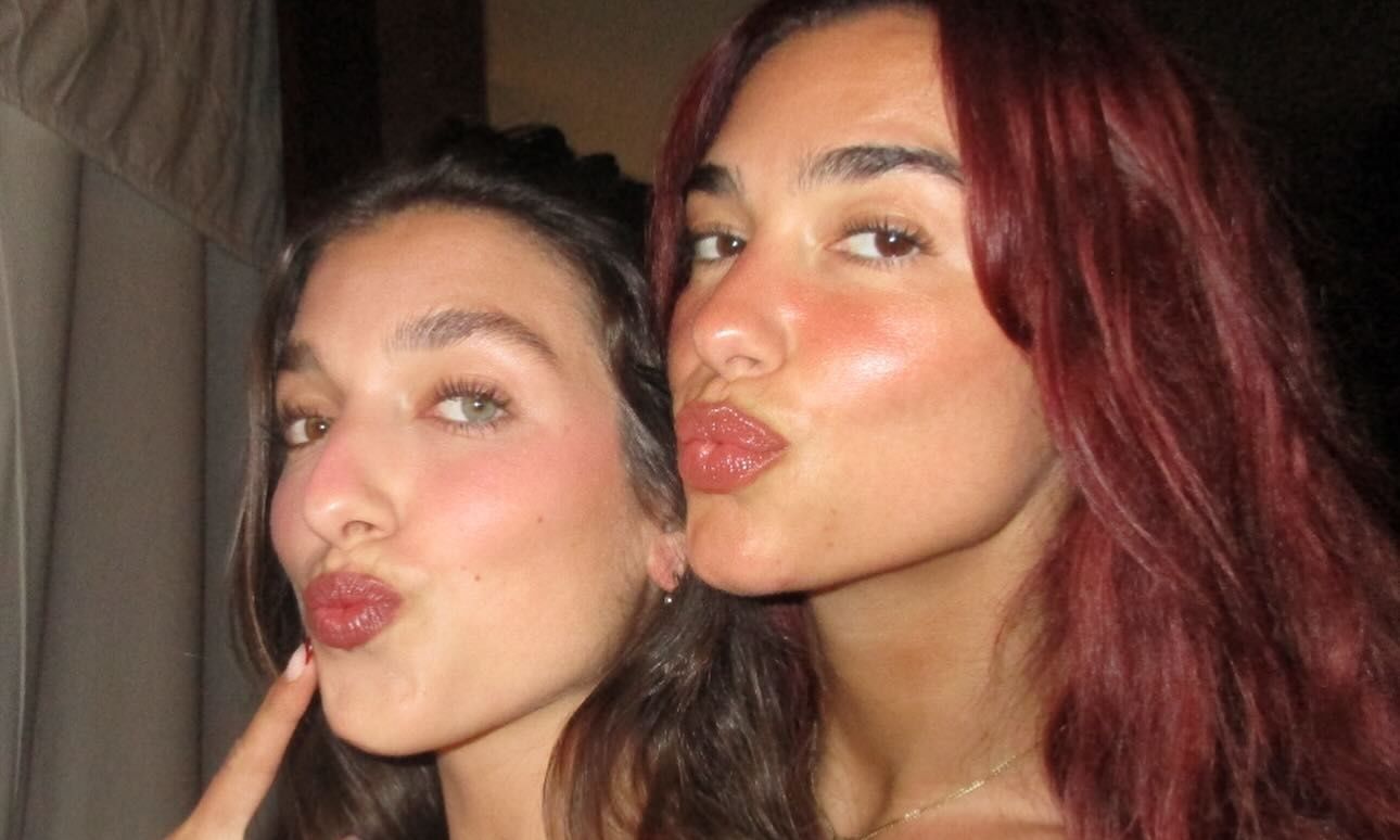 Μια φωτό της Ντούα Λίπα με την αδερφή της έφερε αναστάτωση: «Ω, Θεέ μου είναι δυο»