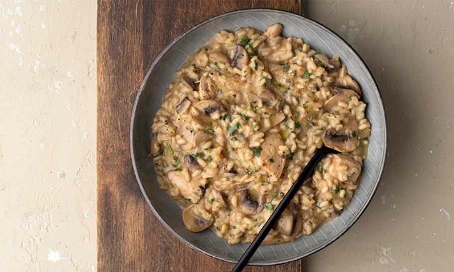 Ριζότο με κοτόπουλο και μανιτάρια από τον Άκη Πετρετζίκη
