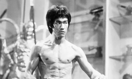 Μπρους Λι: 52 χρόνια χωρίς τον κορυφαίο δάσκαλο πολεμικών τεχνών και κινηματογραφικό είδωλο