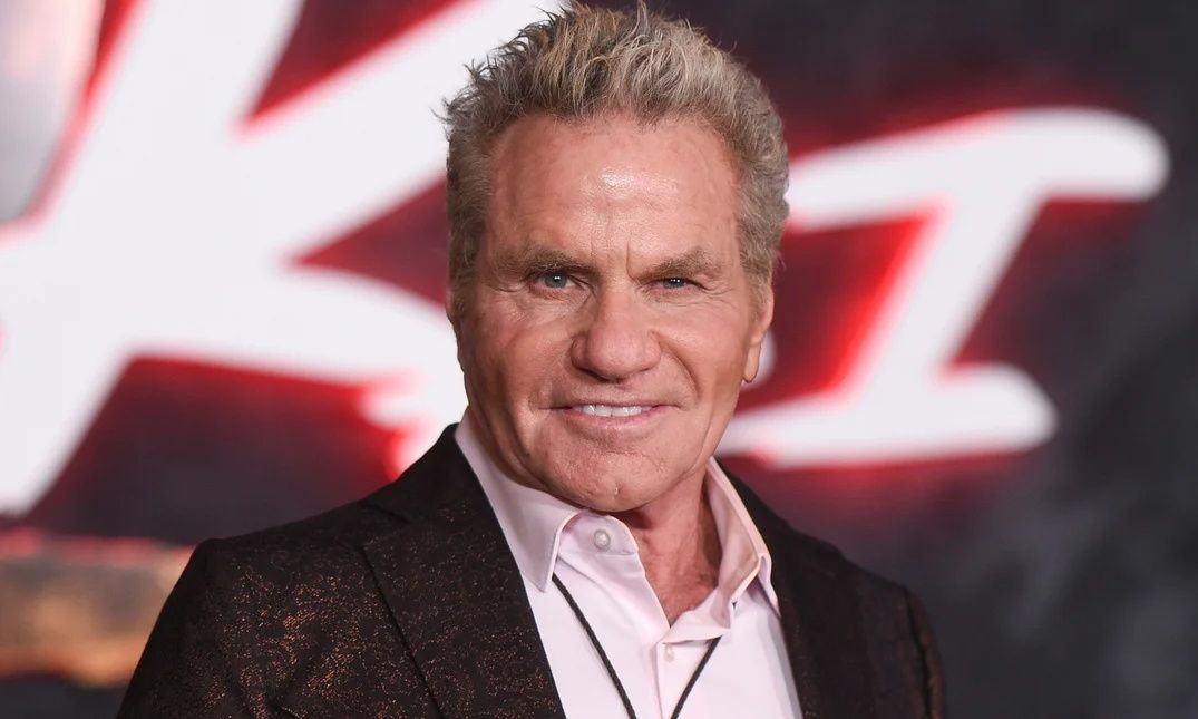 Σάλος: Ο Μάρτιν Κόουβ δάγκωσε συμπρωταγωνίστριά του - Παρενέβη η αστυνομία!