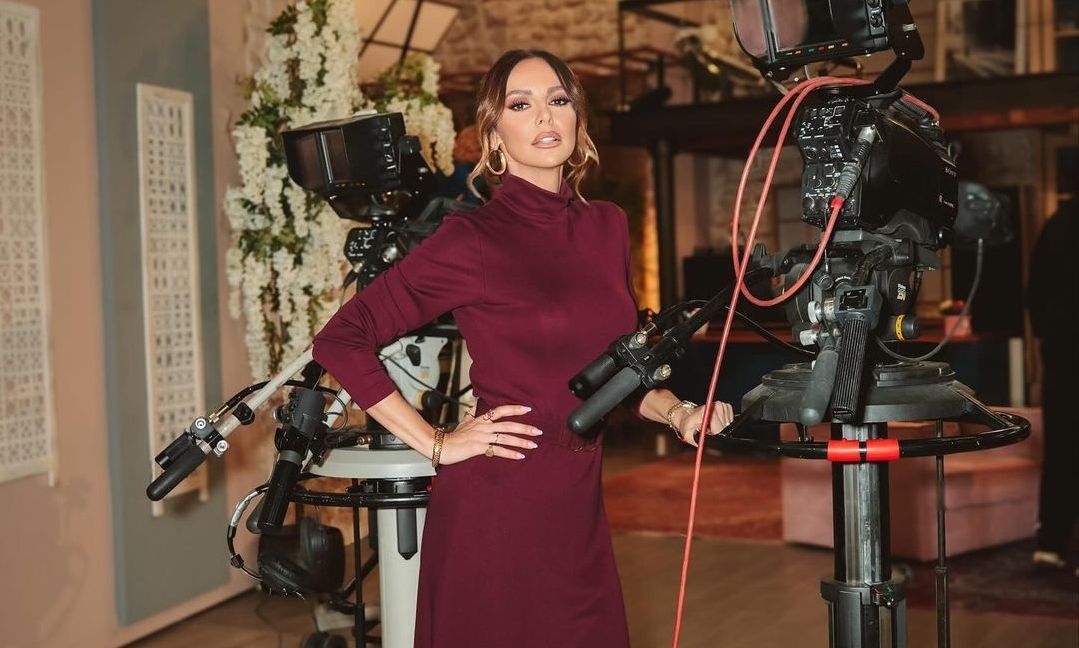 Κορμάρα η Μπέτυ Μαγγίρα! Η φωτό στην πισίνα με το μπικίνι της