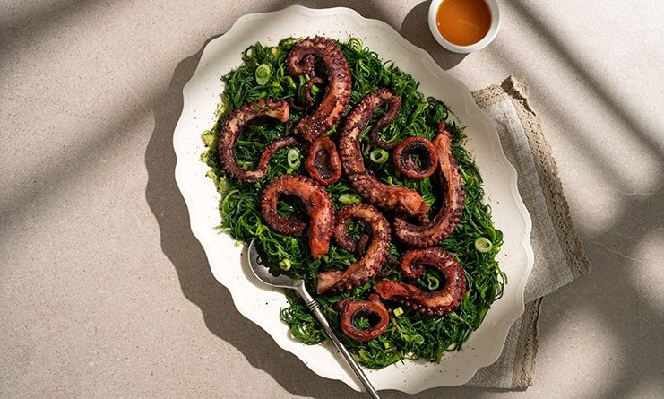 Σαλάτα με χταπόδι και αλμύρα από τον Άκη Πετρετζίκη!