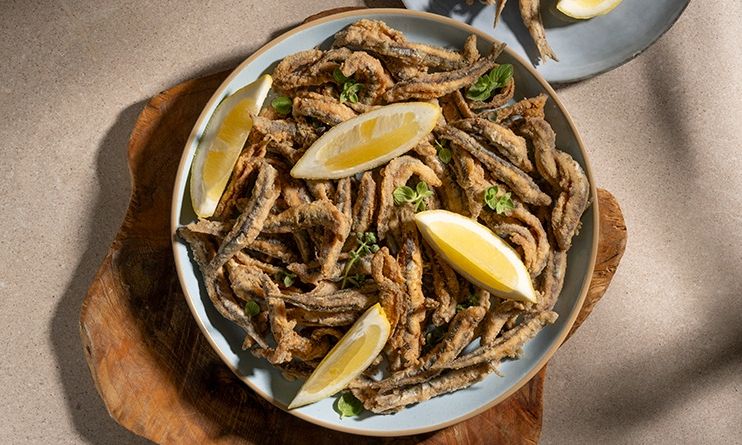 Ο τηγανητός γαύρος του Άκη Πετρετζίκη!