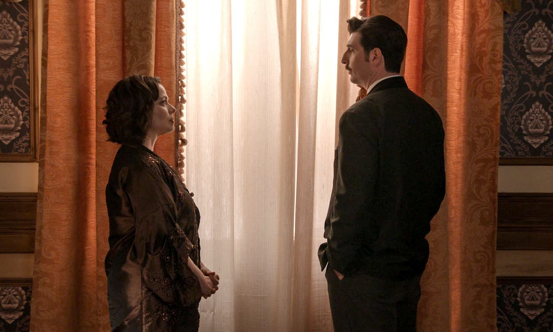 Grand Hotel: Η Κυβέλη απειλεί τον Ρήγα ότι θα δώσει στις εφημερίδες την πραγματική του ταυτότητα