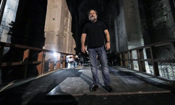 Ράσελ Κρόου: Η επιστροφή του «Μονομάχου» στη Μάλτα και η αλλαγή στην εμφάνισή του- Έχασε πολλά κιλά