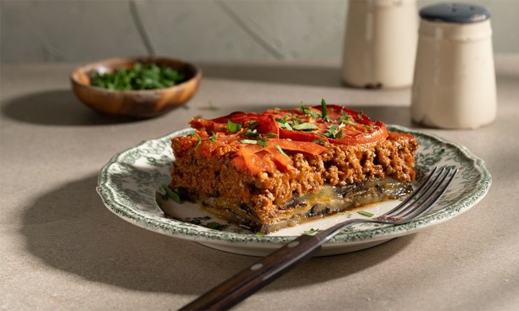 Πολίτικος μουσακάς από τον Άκη Πετρετζίκη