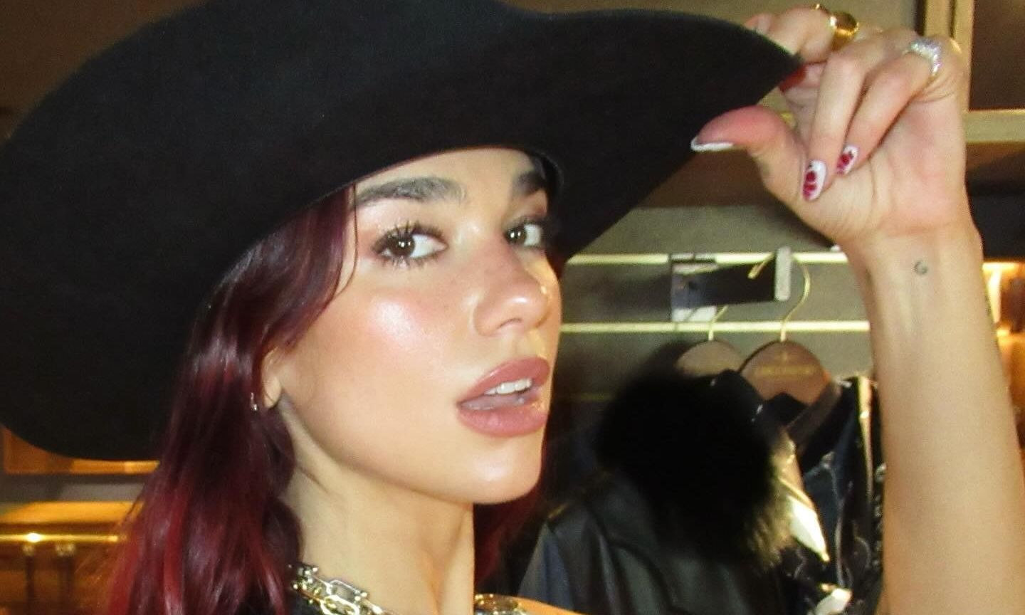 Η Dua Lipa απέτισε φόρο τιμής στην Σινέντ Ο' Κόνορ στη συναυλία της στο Δουβλίνο