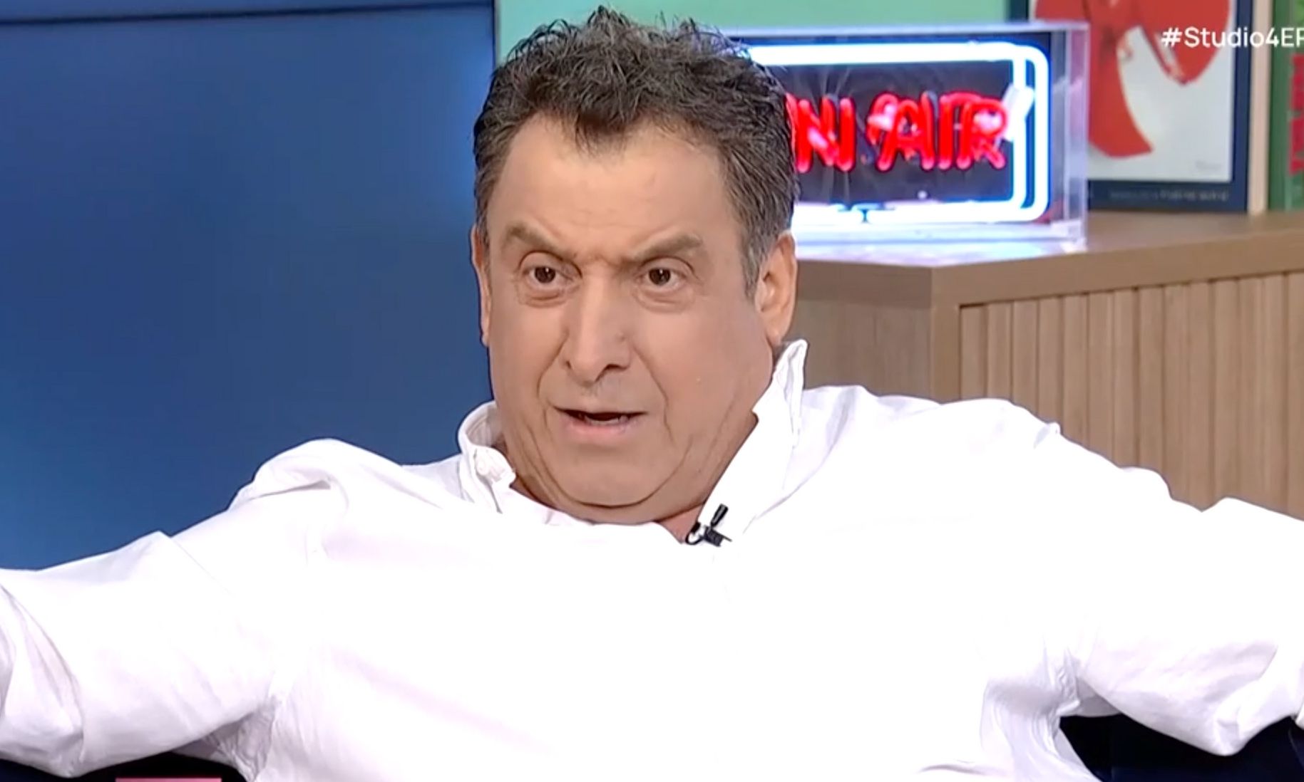 Πάνος Σταθακόπουλος: «Με εντυπωσίασε όταν έμαθα ότι το μπάνιο μπορεί να είναι μέσα στο σπίτι»